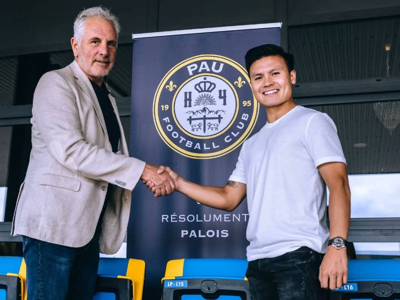 Quang Hải gia nhập Pau FC cùng số áo 19