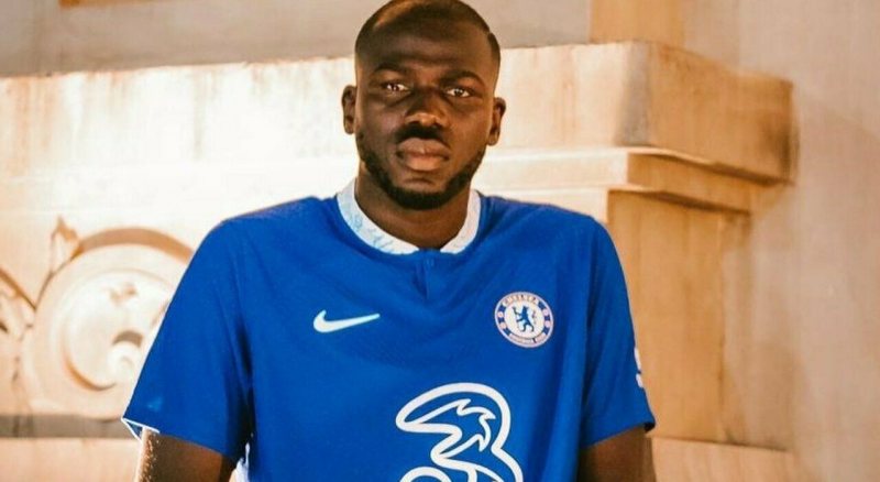 Kalidou Koulibaly tiêu tốn của Chelsea 40 triệu euro